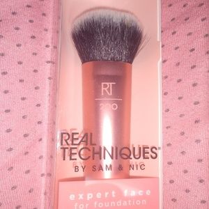 RT200 Expert Face Brush